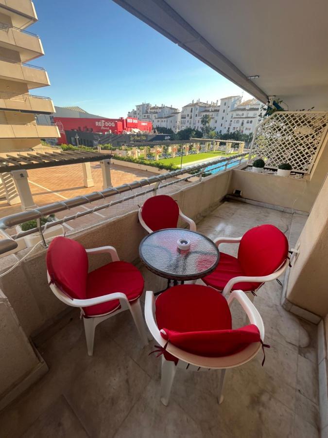 Appartamento Heart Of Puerto Banus Newly Renavated Free Parking , Wifi ,Pool,Gym,Padel Court Marbella Esterno foto