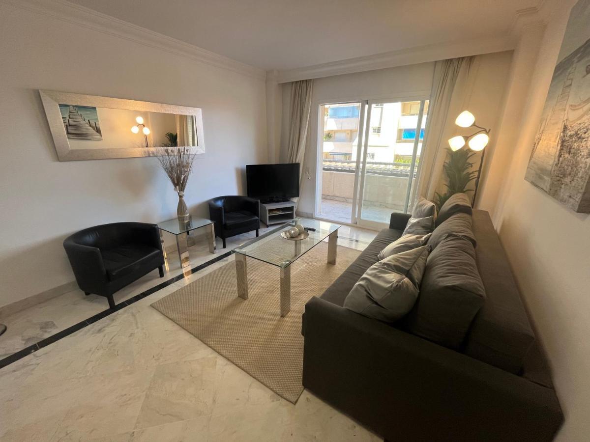 Appartamento Heart Of Puerto Banus Newly Renavated Free Parking , Wifi ,Pool,Gym,Padel Court Marbella Esterno foto