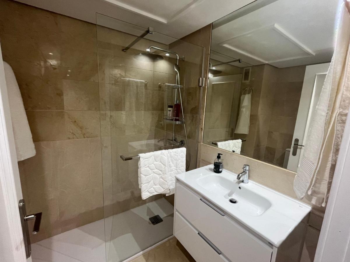 Appartamento Heart Of Puerto Banus Newly Renavated Free Parking , Wifi ,Pool,Gym,Padel Court Marbella Esterno foto