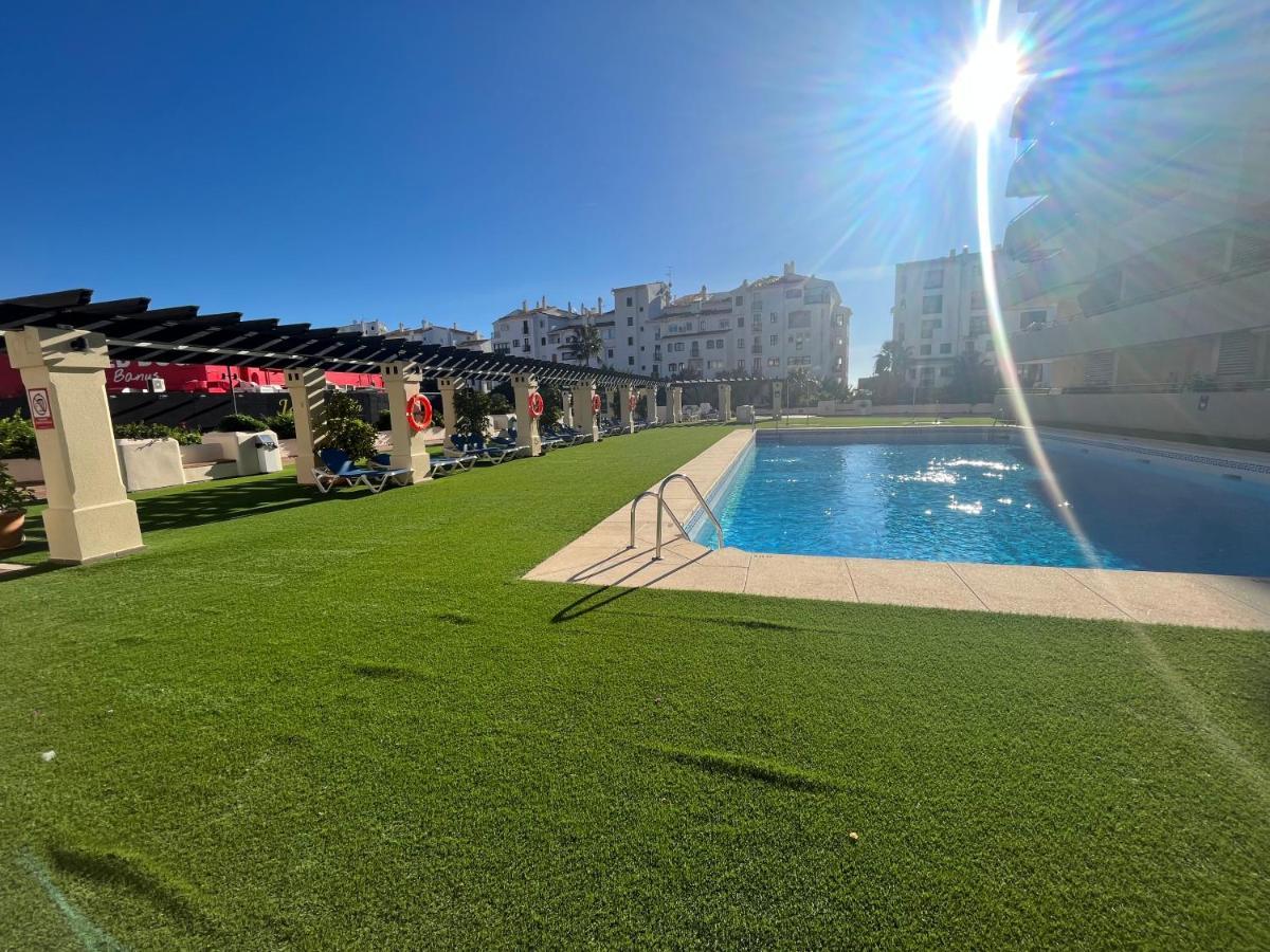 Appartamento Heart Of Puerto Banus Newly Renavated Free Parking , Wifi ,Pool,Gym,Padel Court Marbella Esterno foto